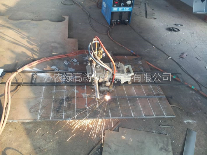 半自動(dòng)切割機(jī)2